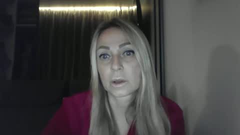 Snapshot of blondkitti chatting on October 4, 4:22 pm Iren online show from October 4, 4:22 pm