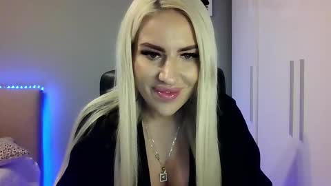 Snapshot of blondleyla chatting on October 29, 2:09 pm BlondLeyla online show from October 29, 2:09 pm