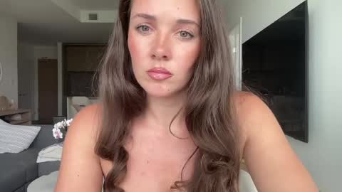 Emma Bloom online show from May 25, 8:30 pm
