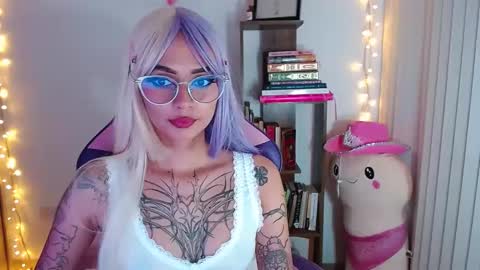 Snapshot of bluee_v chatting on October 5, 12:37 am Im Abril .. Nice to meet you thumb up me please its important INDEPENDENT MODEL online show from October 5, 12:37 am