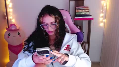 Im Abril .. Nice to meet you  thumb up me please its important  INDEPENDENT MODEL online show from November 28, 2:47 am