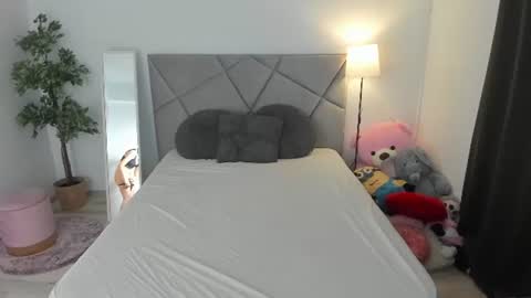blueeyeslexxxy online show from July 4, 7:59 am