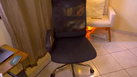 FLORAA online show from February 8, 4:33 pm