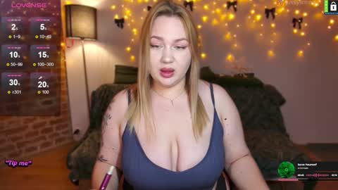  Lina  online show from December 25, 10:05 pm