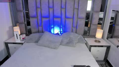 bonet_iris online show from April 13, 7:14 pm