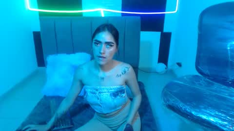 Bonnie online show from December 3, 2:30 pm