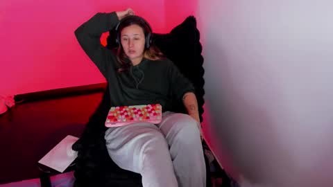 Bonnie Help me reach 500 likes online show from January 16, 2:51 am