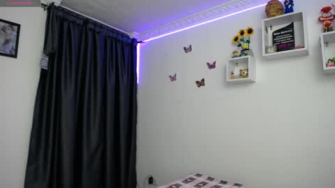 Soffy Brooks Independent model online show from April 14, 5:40 am