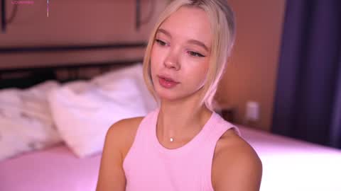 Snapshot of boobybliss chatting on September 15, 8:44 am Alina online show from September 15, 8:44 am