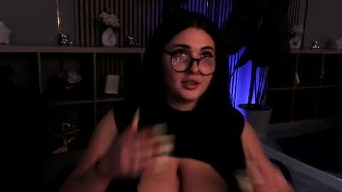 Mia online show from July 24, 6:22 am