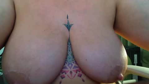BoredCountryGirl online show from June 18, 7:21 am