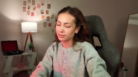 Lilly online show from December 16, 12:33 pm