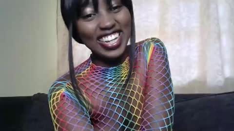 breelia online show from December 8, 6:43 am