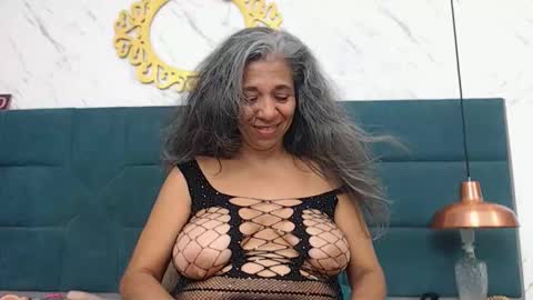 BRENDA VELASQUEZ online show from December 1, 11:40 pm