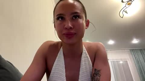 Mia   online show from July 12, 6:20 pm