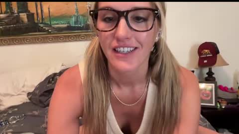 Long legstight pussyperky titties need I say more online show from May 3, 11:35 am