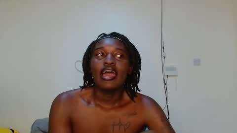 broken_haloo online show from April 3, 4:27 pm