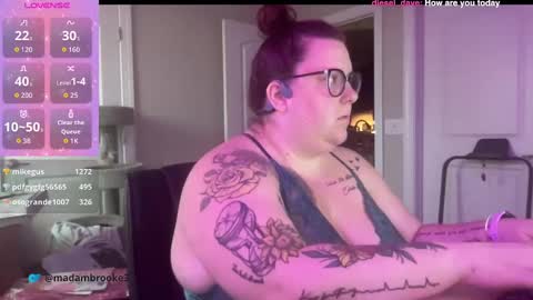 Snapshot of brookenicole3 chatting on October 16, 12:30 pm Madam Brooke online show from October 16, 12:30 pm