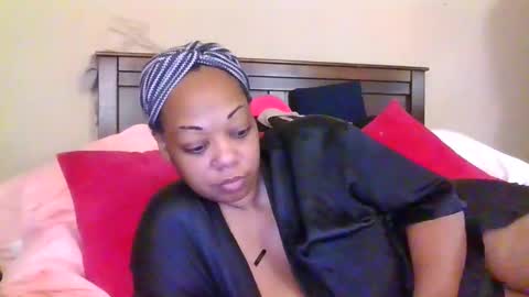 brownroundrenee online show from June 1, 10:39 am