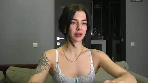 Snapshot of brunette_from_the_moon chatting on February 16, 6:43 pm Alice online show from February 16, 6:43 pm
