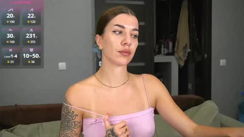 Snapshot of brunette_from_the_moon chatting on October 11, 8:11 pm Alice online show from October 11, 8:11 pm