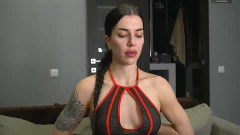 Snapshot of brunette_from_the_moon chatting on February 11, 8:20 pm Alice online show from February 11, 8:20 pm