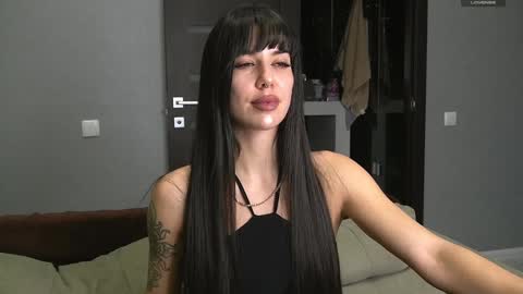 Snapshot of brunette_from_the_moon chatting on December 29, 6:27 pm Alice online show from December 29, 6:27 pm