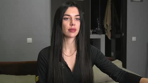 Snapshot of brunette_from_the_moon chatting on December 15, 7:10 pm Alice online show from December 15, 7:10 pm