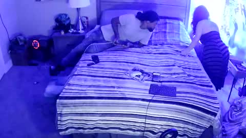 Snapshot of busybee83 chatting on November 2, 11:24 am busybee83 online show from November 2, 11:24 am