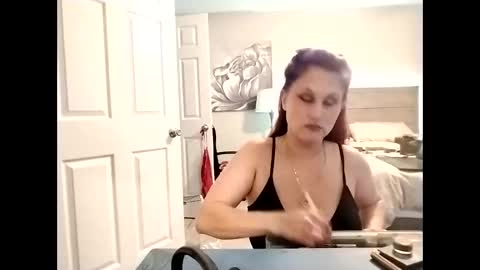 Snapshot of busybee83 chatting on October 8, 2:38 am busybee83 online show from October 8, 2:38 am