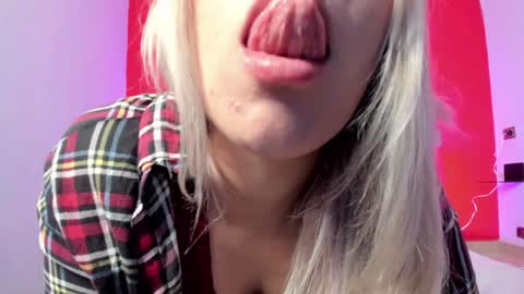 Snapshot of byanca_winklar chatting on December 4, 5:11 pm online show from December 4, 5:11 pm