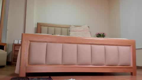 Caytlin Lian online show from May 8, 4:27 am