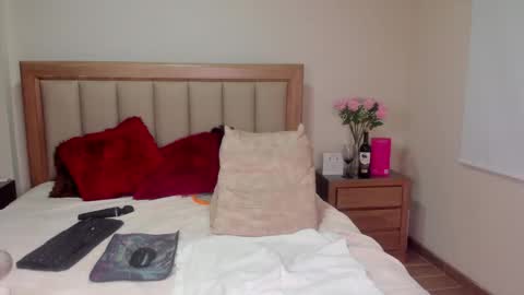 Caytlin Lian online show from June 5, 4:49 am