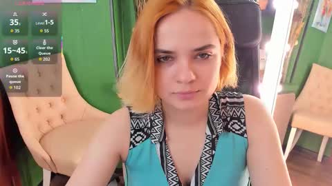 Snapshot of caitlin_crazy chatting on October 12, 8:39 am Gina online show from October 12, 8:39 am
