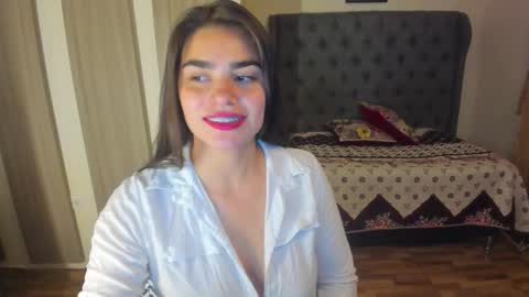 caitlingomez0 online show from December 14, 9:48 am