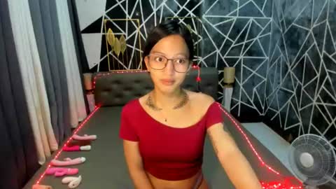 C A I T L Y N online show from August 10, 3:10 am