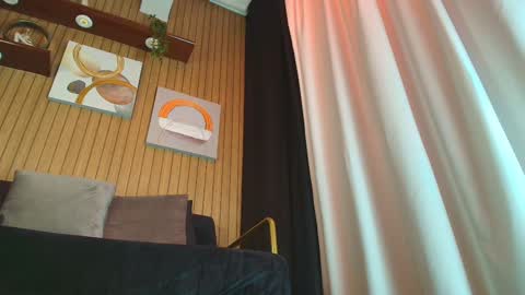    online show from November 19, 8:58 am