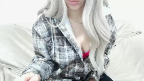 CamilleBunny online show from December 15, 4:29 am