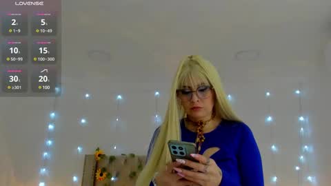 Snapshot of candiegilson__ chatting on March 12, 11:20 am Candie online show from March 12, 11:20 am