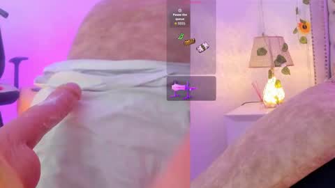 Snapshot of candiegilson__ chatting on September 15, 5:42 pm Candie online show from September 15, 5:42 pm