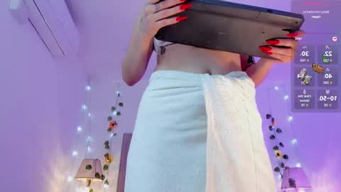 Snapshot of candiegilson__ chatting on September 21, 6:17 pm Candie online show from September 21, 6:17 pm