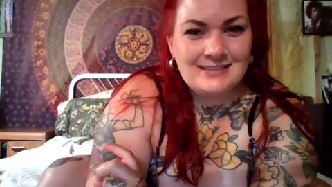 candiredd online show from July 10, 9:54 am