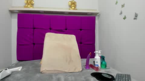 candy_big_tits18 online show from December 18, 1:43 am