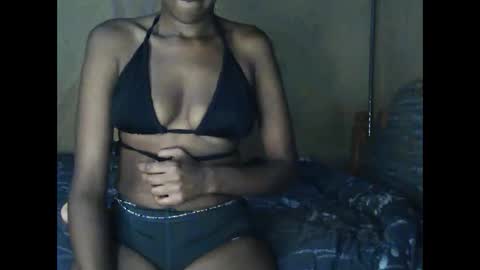 Snapshot of candybrown001 chatting on October 1, 7:19 pm candybrown001 online show from October 1, 7:19 pm