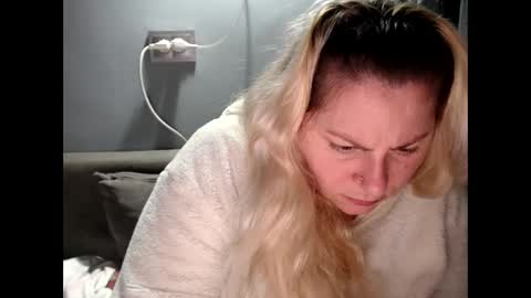 Laura online show from October 7, 9:30 pm