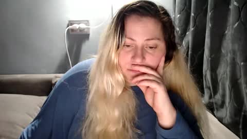 Laura online show from February 13, 11:06 pm