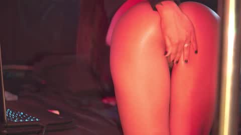 Snapshot of capriciousqueen chatting on September 30, 1:55 am Miyah online show from September 30, 1:55 am