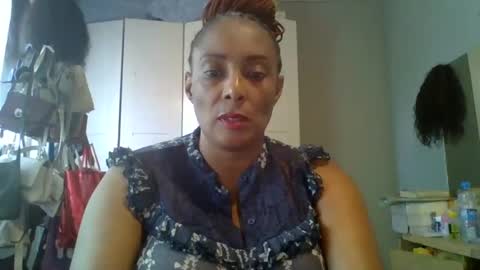 Snapshot of caramelchoc81 chatting on February 14, 12:14 pm candylious81 online show from February 14, 12:14 pm