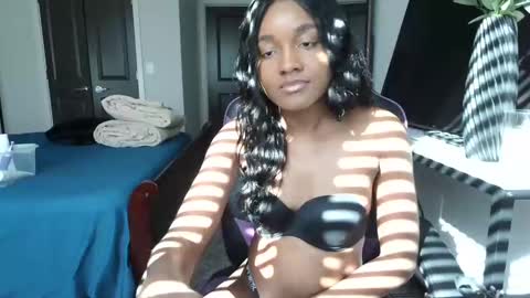Snapshot of carameldoll1 chatting on March 1, 8:10 pm Krystal online show from March 1, 8:10 pm