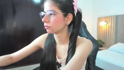 C A R L I N A online show from November 6, 12:33 pm